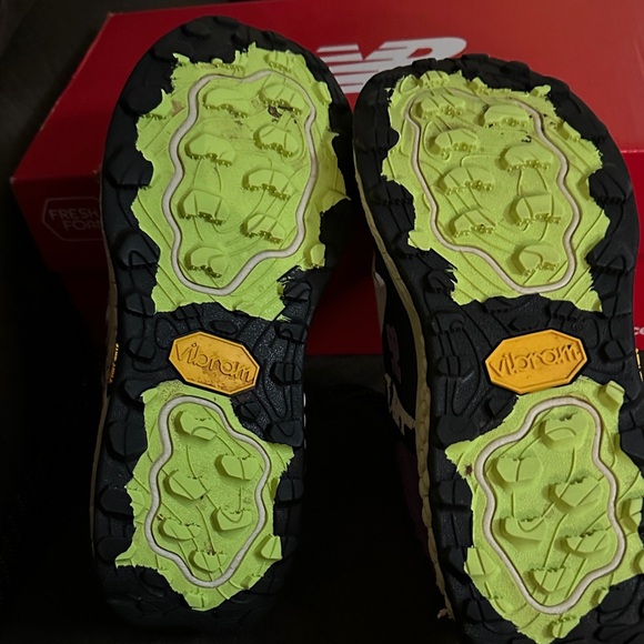 New Balance Women's Fresh Foam X Hierro V7 GTX Trail Running Shoe 6.5 D - Picture 3 of 5
